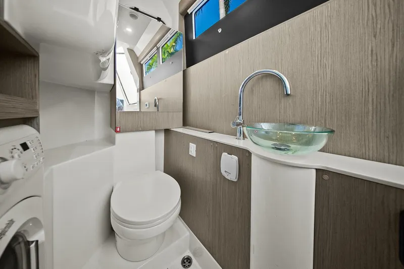 Slide: The Image of 2025 Absolute 48 Navetta - Head - 5899722