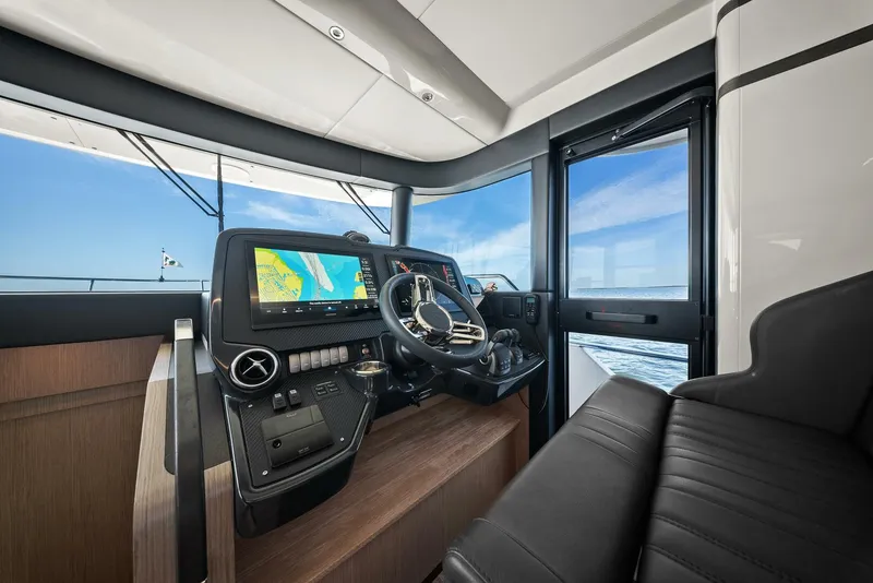 Slide: The Image of 2025 Absolute 48 Navetta - Helm/Electronics  - 5899772