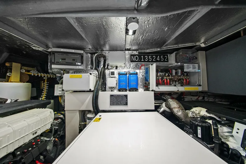 Slide: The Image of 2025 Absolute 48 Navetta - Engine Room - 5899717