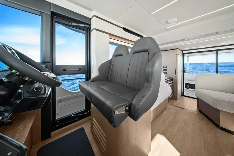 Slide: The Image of 2025 Absolute 48 Navetta - Helm/Electronics  - 5899773