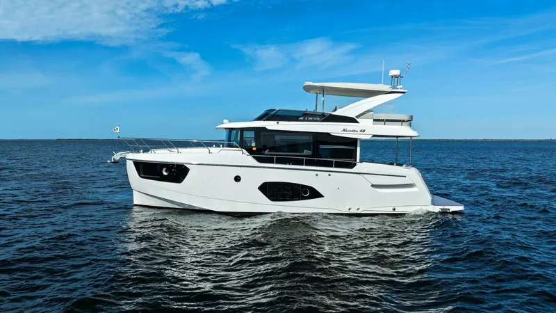 Slide: The Image of 2025 Absolute 48 Navetta - Profile - 5899701