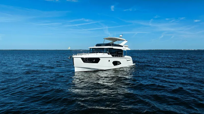 Slide: The Image of 2025 Absolute 48 Navetta - Profile - 5899700