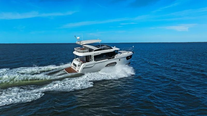 Slide: The Image of 2025 Absolute 48 Navetta - Profile - 5899710