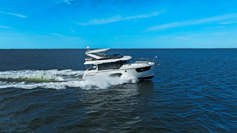 Slide: The Image of 2025 Absolute 48 Navetta - Profile - 5899711