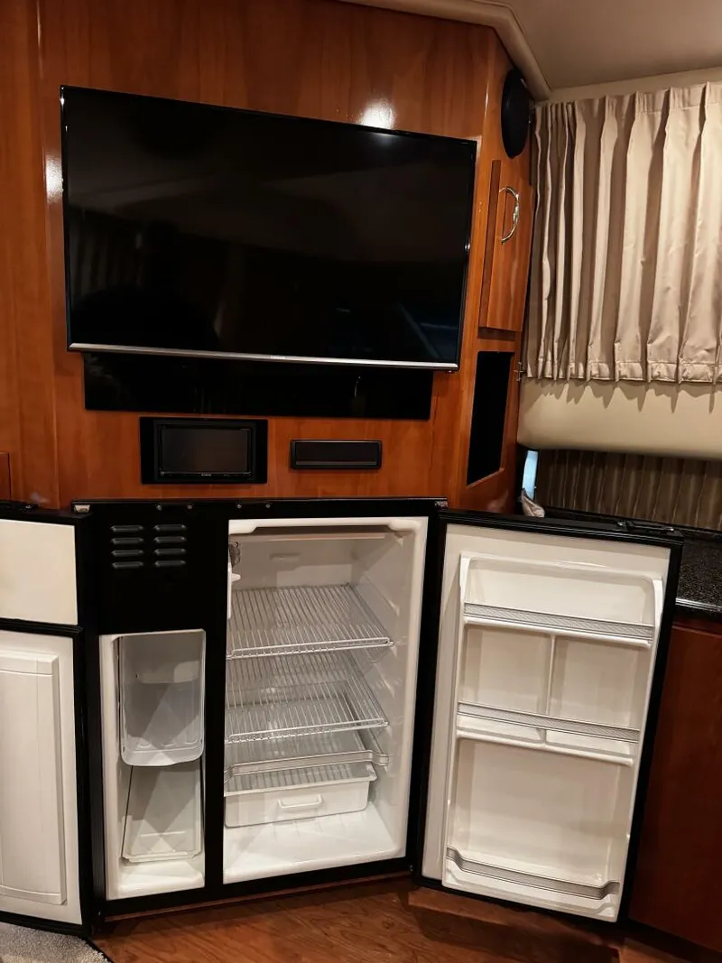 Slide: The Image of Carver Yachts 36 Sedan 2005 - 5986947