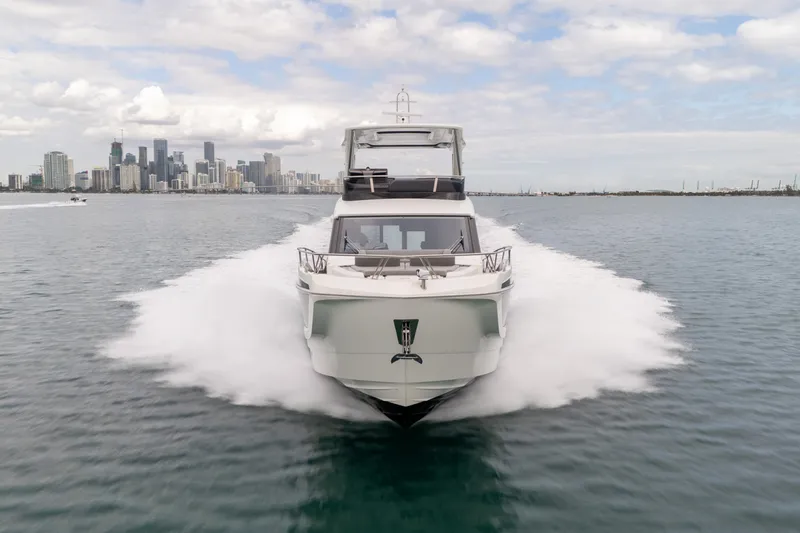Slide: The Image of Galeon 560 FLY 2025 - 6000491