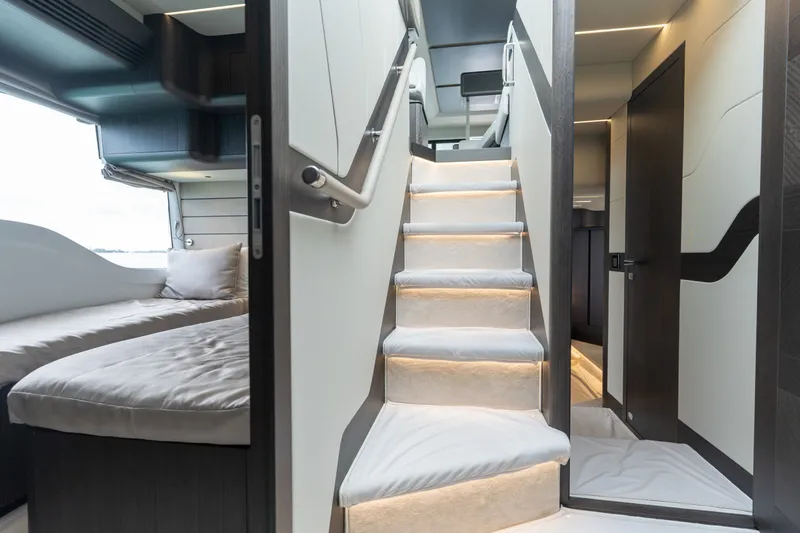 Slide: The Image of Galeon 560 FLY 2025 - 6000523