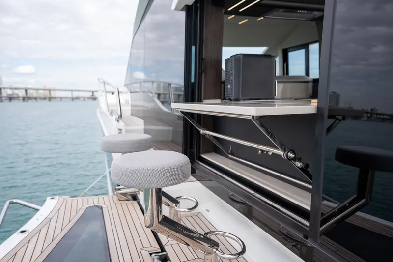 Slide: The Image of Galeon 560 FLY 2025 - 6000537