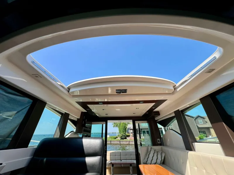 Slide: The Image of Tiara 39 Coupe 2016 - 5900161