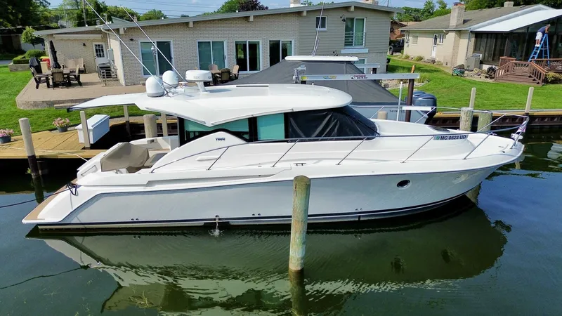 Slide: The Image of Tiara 39 Coupe 2016 - 5900180