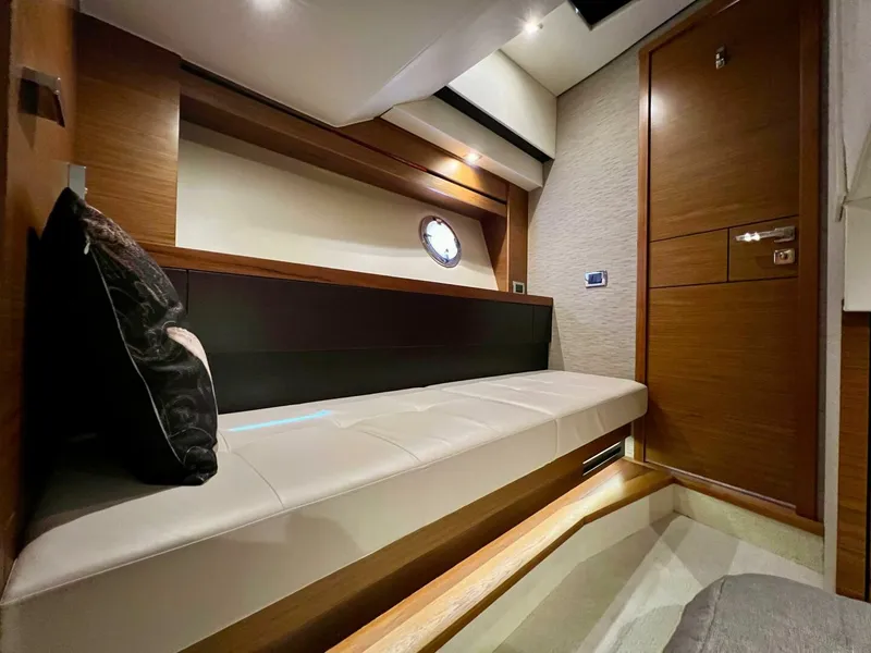 Slide: The Image of Tiara 39 Coupe 2016 - 5900156