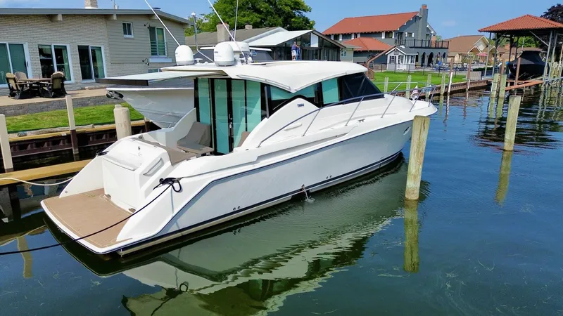 Slide: The Image of Tiara 39 Coupe 2016 - 5900181