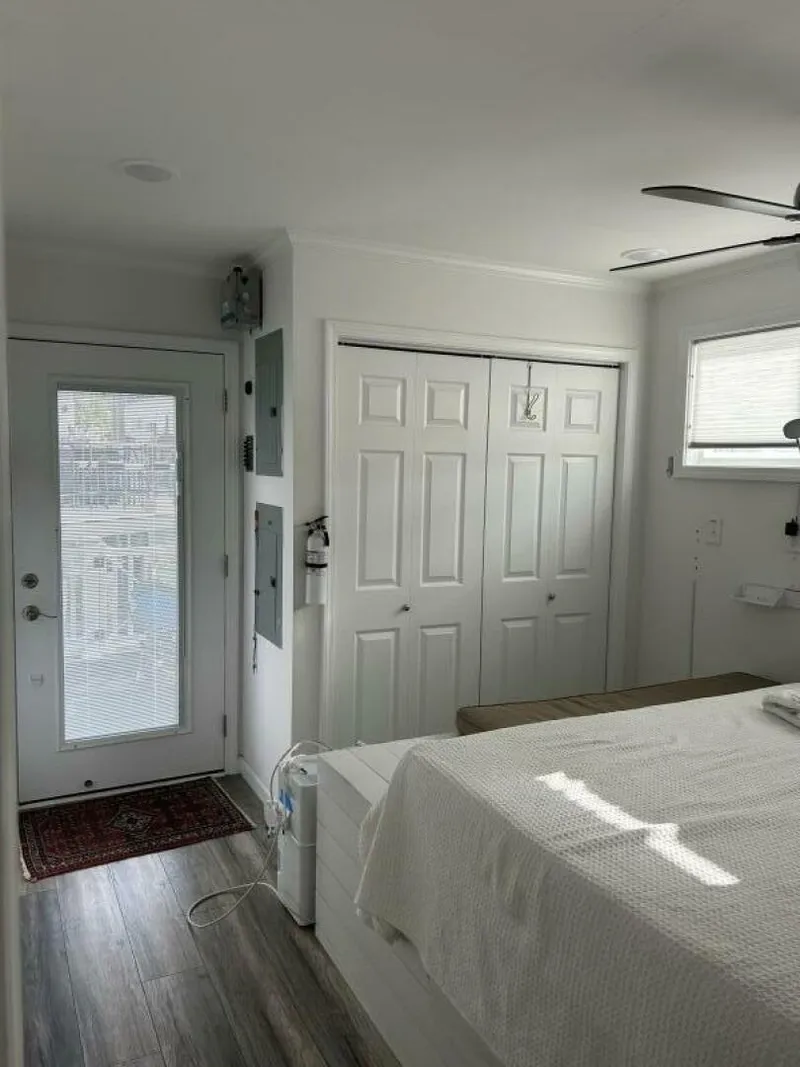 Slide: The Image of Primary Suite to aft Deck - 5900771