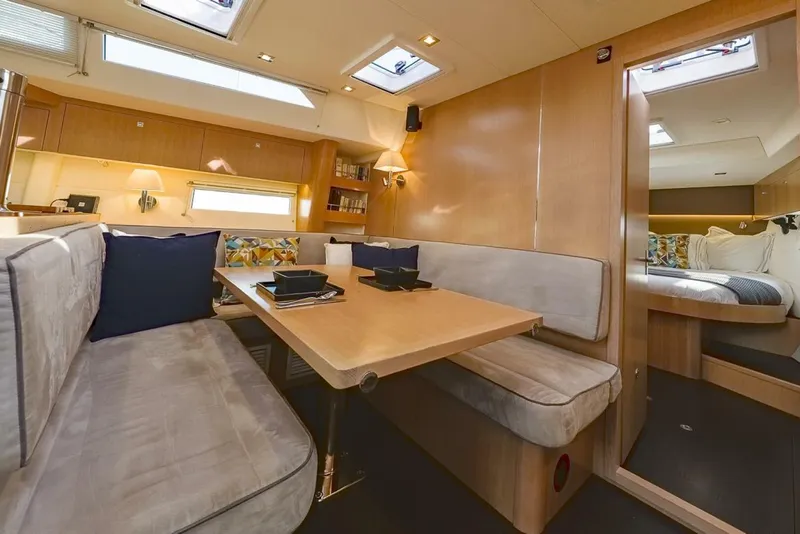 Slide: The Image of Amel 55 2018 - 5901110