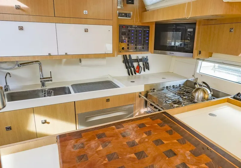 Slide: The Image of Amel 55 2018 - 5901117