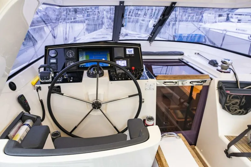 Slide: The Image of Amel 55 2018 - 5901152