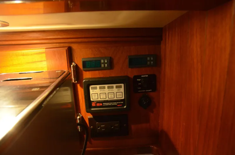 Slide: The Image of Waterline Yachts Inc 55 2003 - 5902461