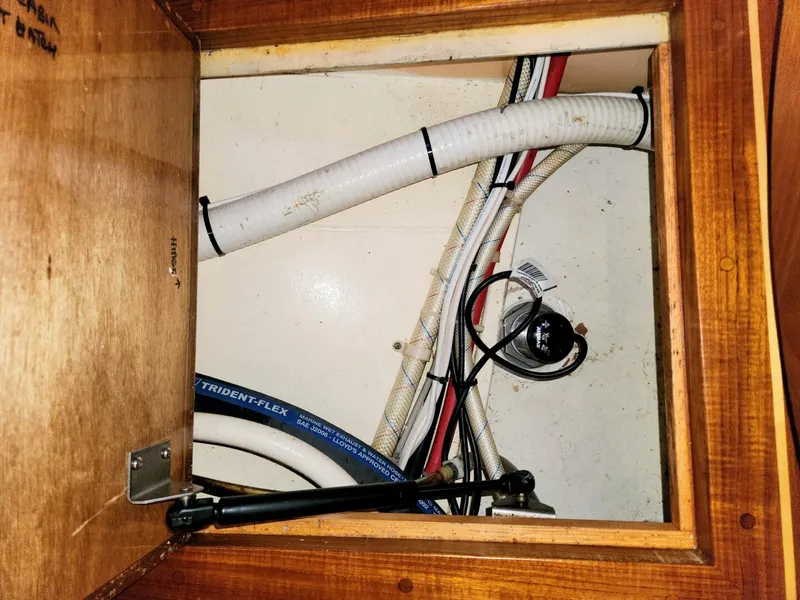 Slide: The Image of Waterline Yachts Inc 55 2003 - 5902472