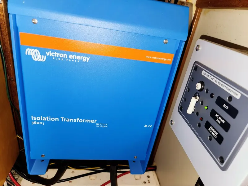 Slide: The Image of Waterline Yachts Inc 55 2003 - 5902489