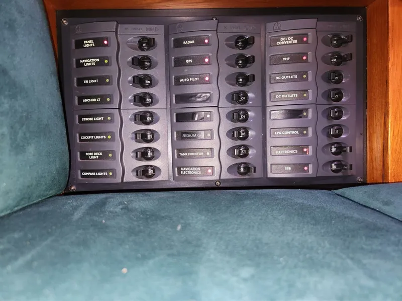 Slide: The Image of Waterline Yachts Inc 55 2003 - 5902570