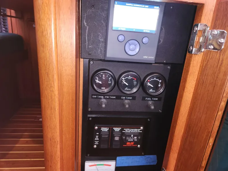 Slide: The Image of Waterline Yachts Inc 55 2003 - 5902572