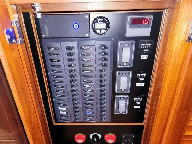 Slide: The Image of Waterline Yachts Inc 55 2003 - 5902573