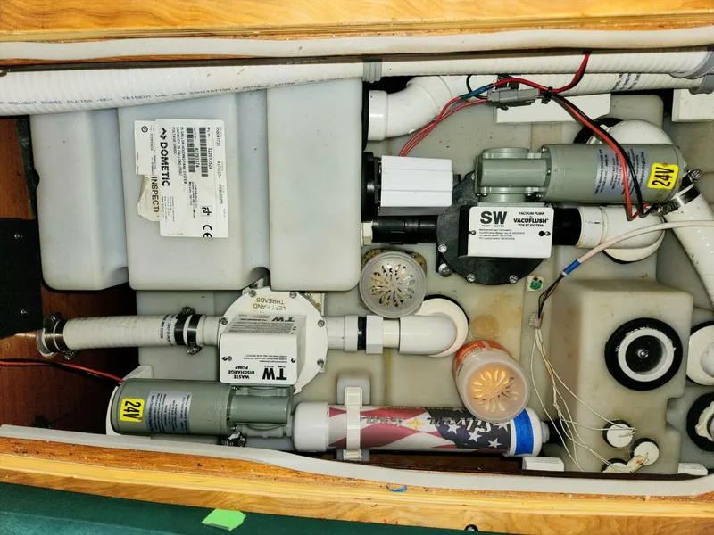 Slide: The Image of Waterline Yachts Inc 55 2003 - 5902576