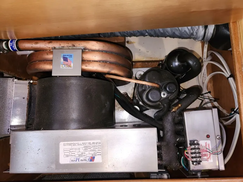 Slide: The Image of Waterline Yachts Inc 55 2003 - 5902578