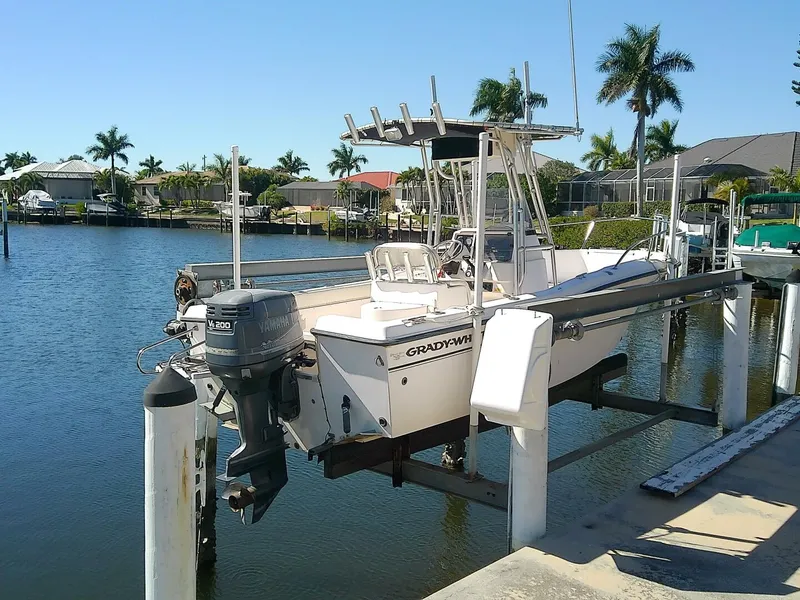 Slide: The Image of Grady-White 209 Escape 1999 - 5901435