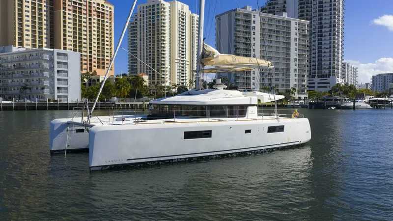 The Image of Lagoon 52F 2021 - 5950059