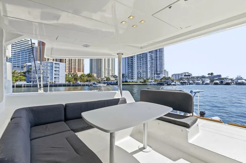 Slide: The Image of Lagoon 52F 2021 - 5950069