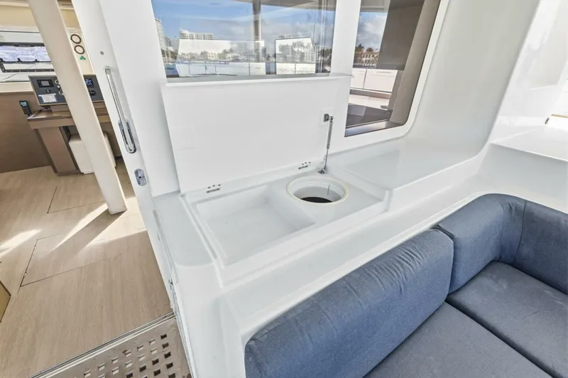 Slide: The Image of Lagoon 52F 2021 - 5950074