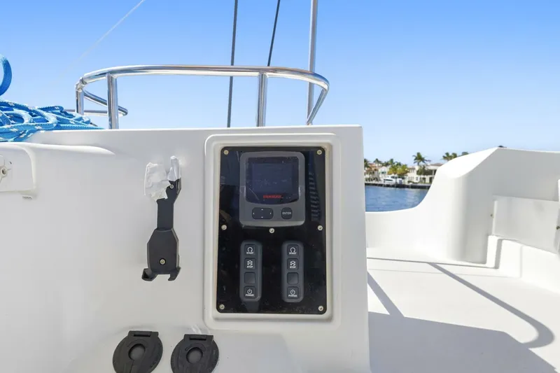 Slide: The Image of Lagoon 52F 2021 - 5950076