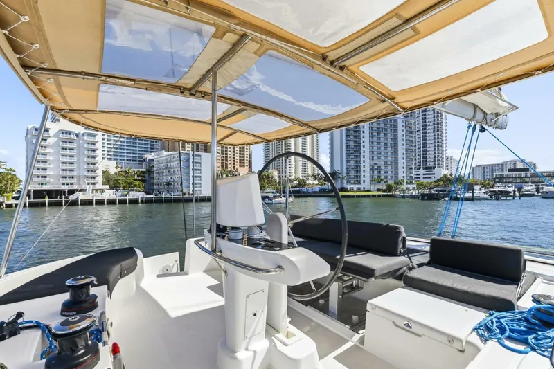 Slide: The Image of Lagoon 52F 2021 - 5950078