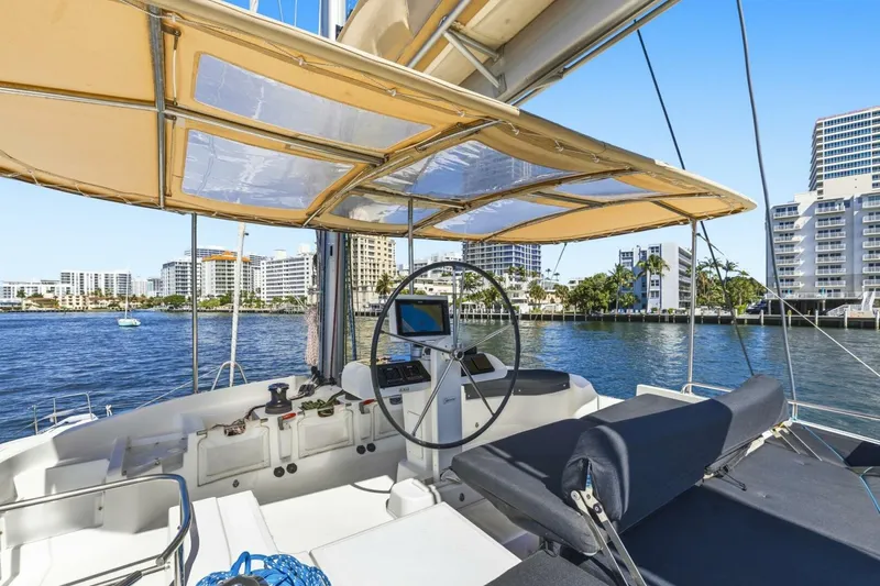 Slide: The Image of Lagoon 52F 2021 - 5950079