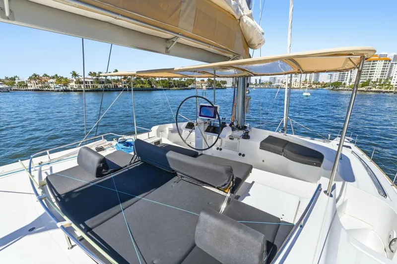 Slide: The Image of Lagoon 52F 2021 - 5950081