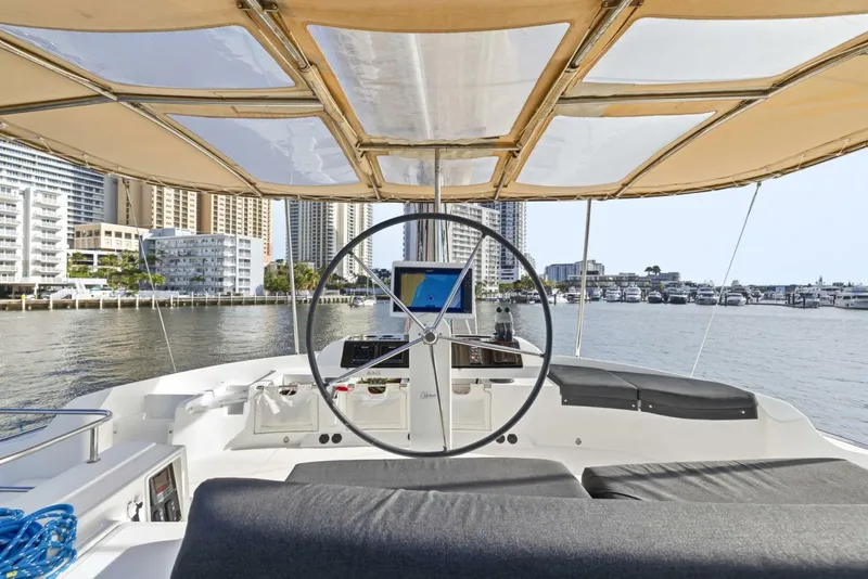 Slide: The Image of Lagoon 52F 2021 - 5950082