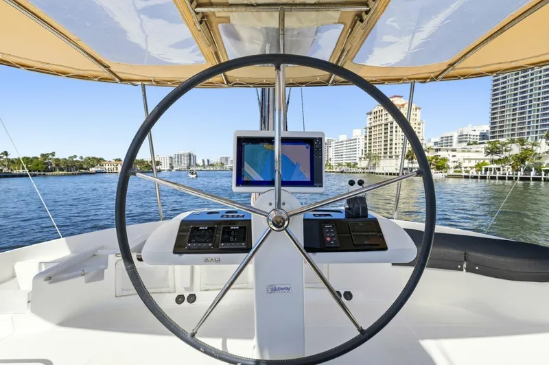 Slide: The Image of Lagoon 52F 2021 - 5950083