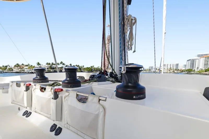 Slide: The Image of Lagoon 52F 2021 - 5950088