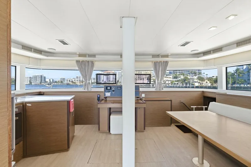 Slide: The Image of Lagoon 52F 2021 - 5950132