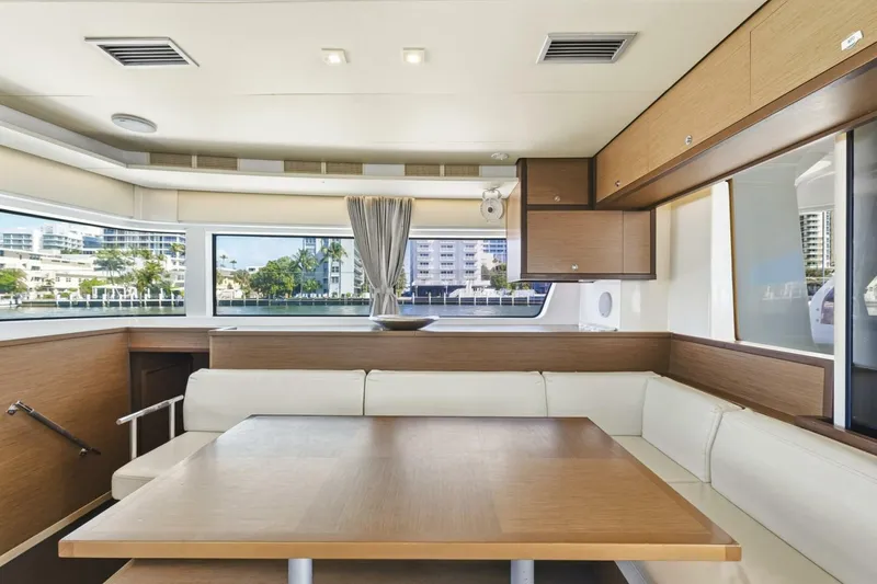 Slide: The Image of Lagoon 52F 2021 - 5950136