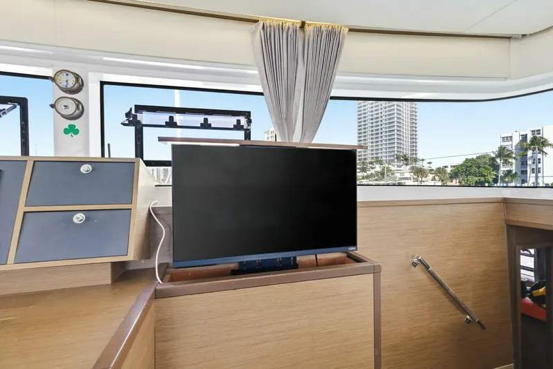 Slide: The Image of Lagoon 52F 2021 - 5950138