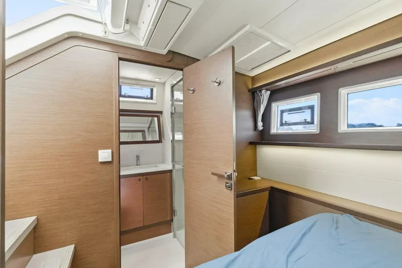 Slide: The Image of Lagoon 52F 2021 - 5950096