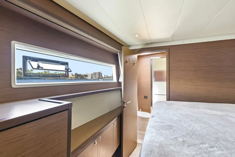 Slide: The Image of Lagoon 52F 2021 - 5950098