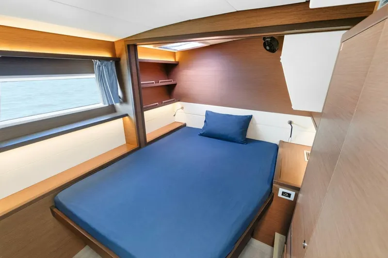 Slide: The Image of Lagoon 52F 2021 - 5950106