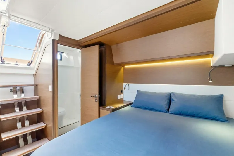 Slide: The Image of Lagoon 52F 2021 - 5950110