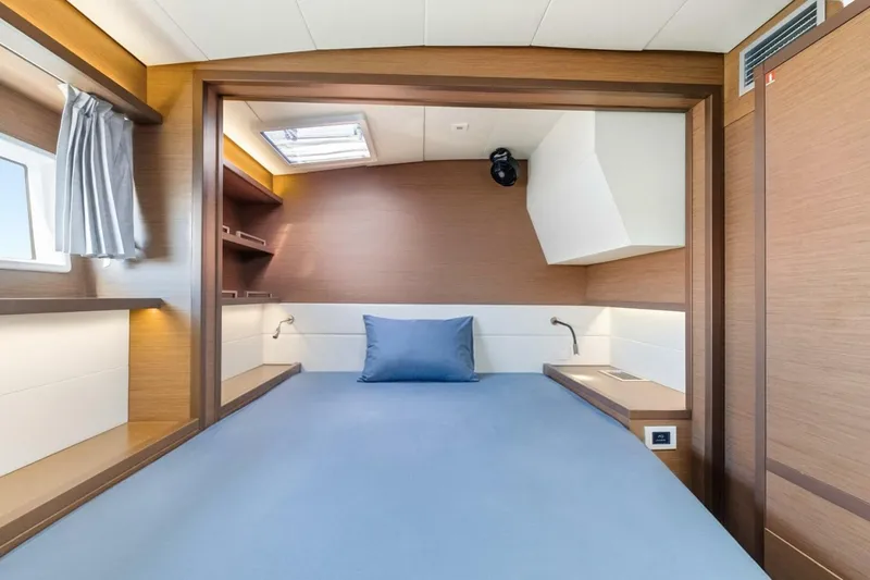 Slide: The Image of Lagoon 52F 2021 - 5950116