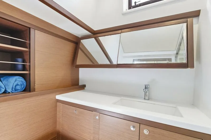 Slide: The Image of Lagoon 52F 2021 - 5950126