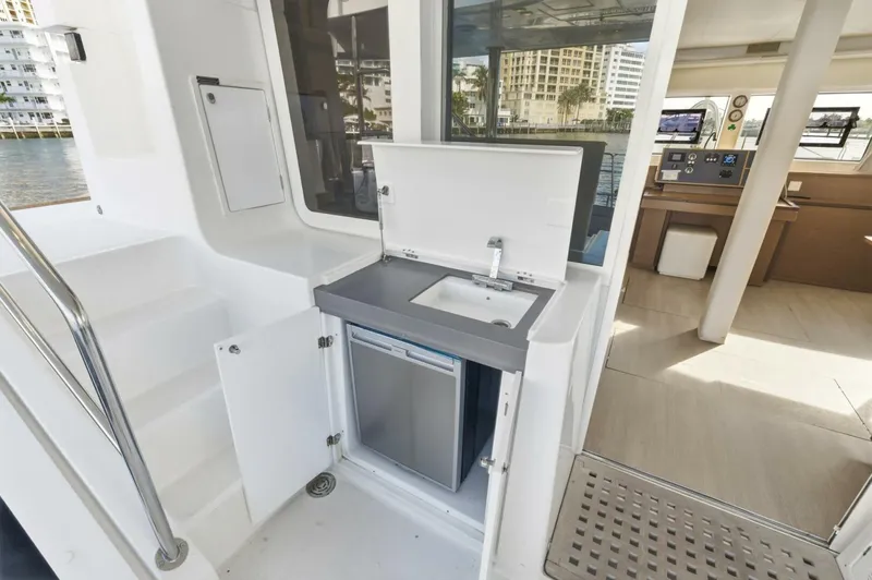 Slide: The Image of Lagoon 52F 2021 - 5950065