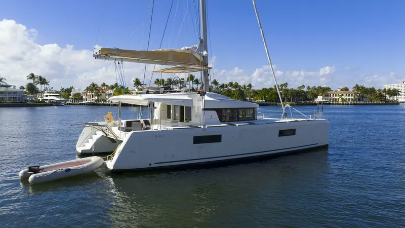 Slide: The Image of Lagoon 52F 2021 - 5950155